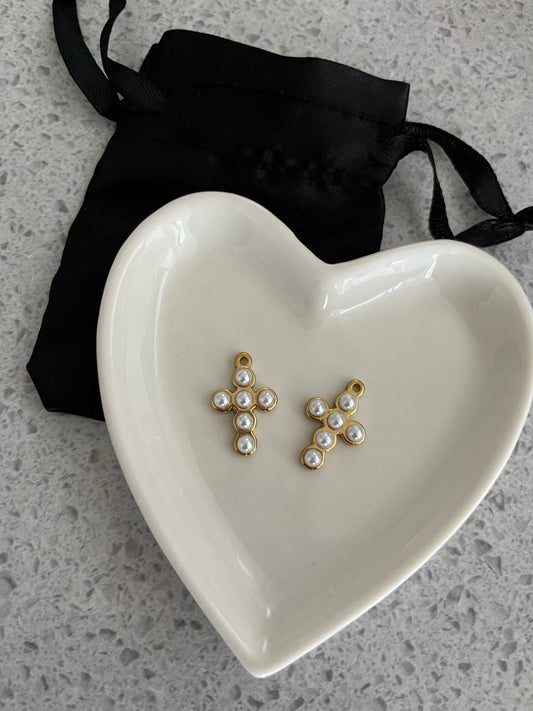 Perlas cross charm - Dolché Jewelry