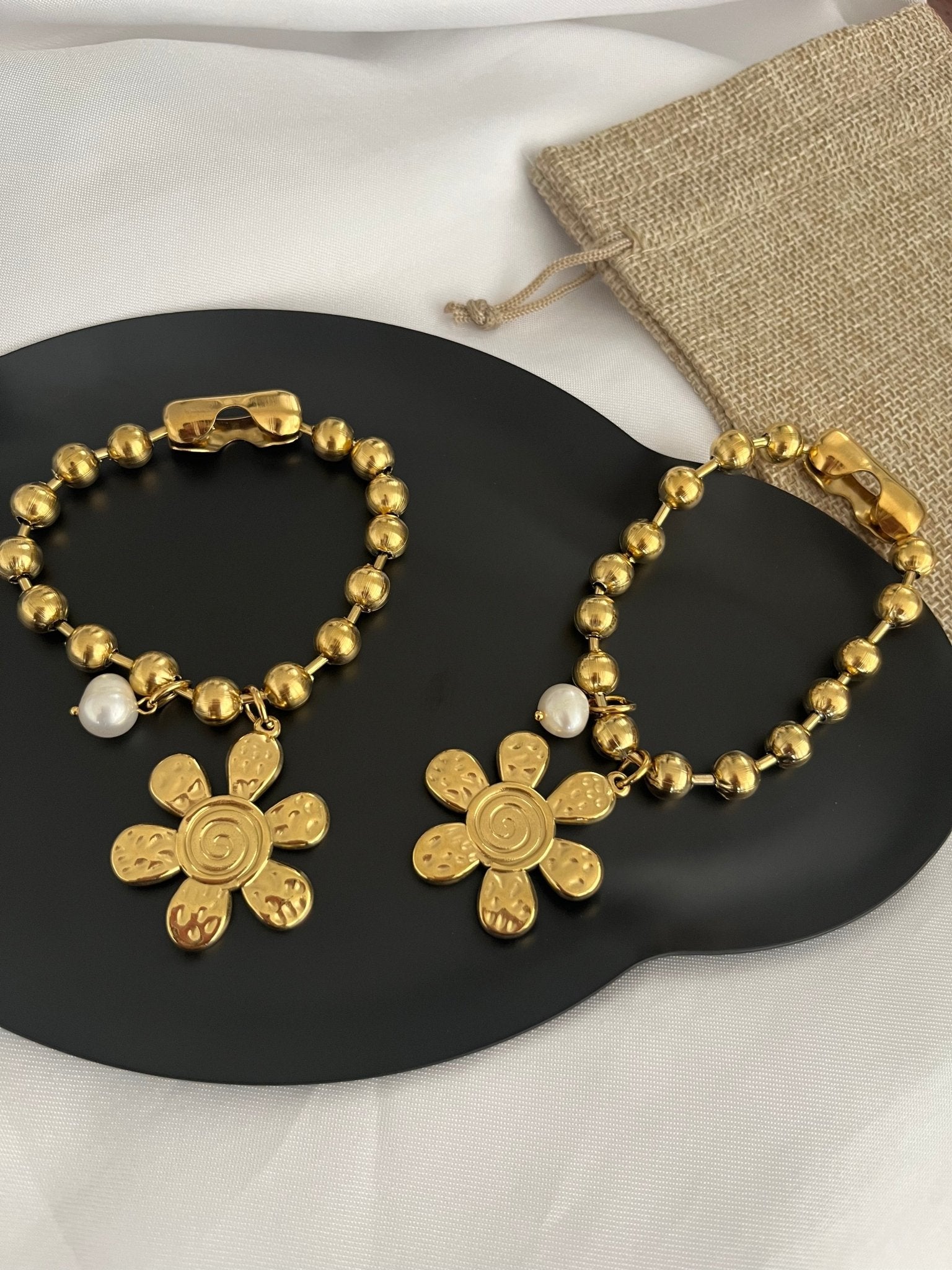 Gold flower chunky bracelet - Dolché JewelryDolché Jewelry