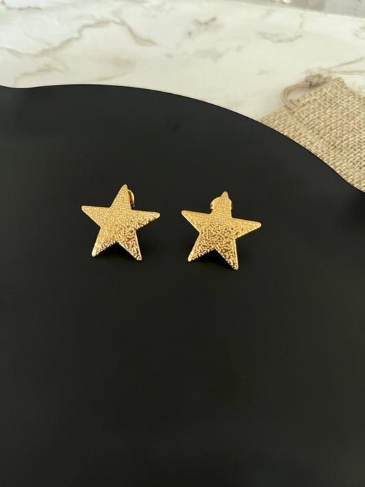 Gold star earrings - Dolché JewelryDolché Jewelry