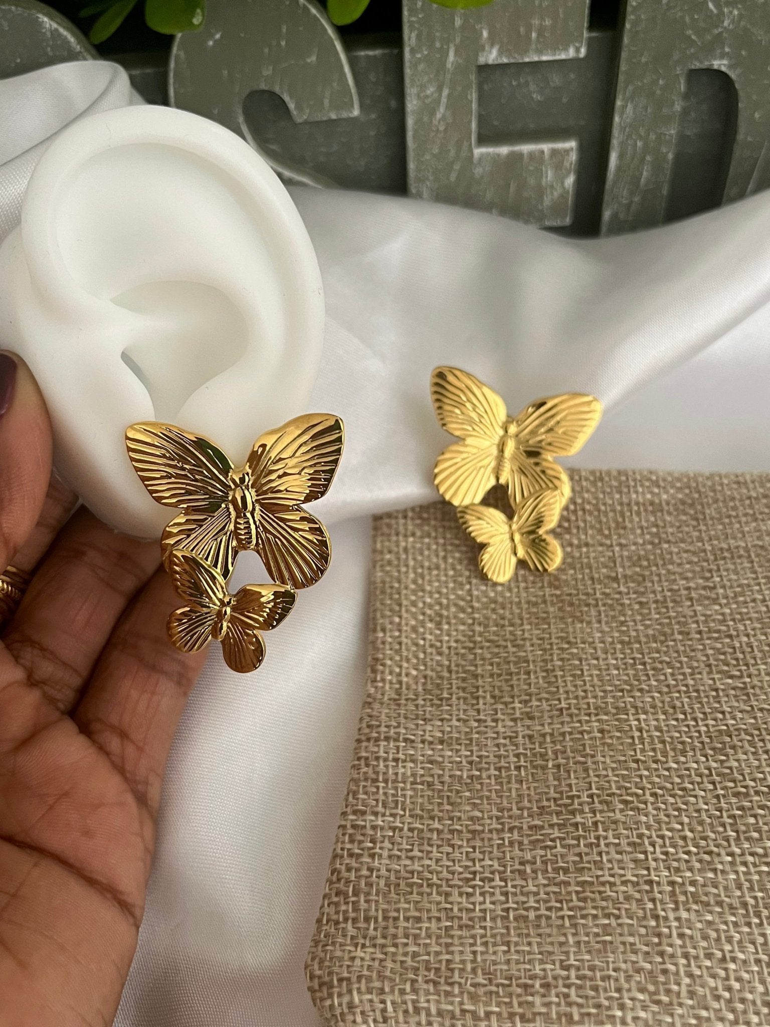 Golden butterfly earrings - Dolché JewelryDolché Jewelry