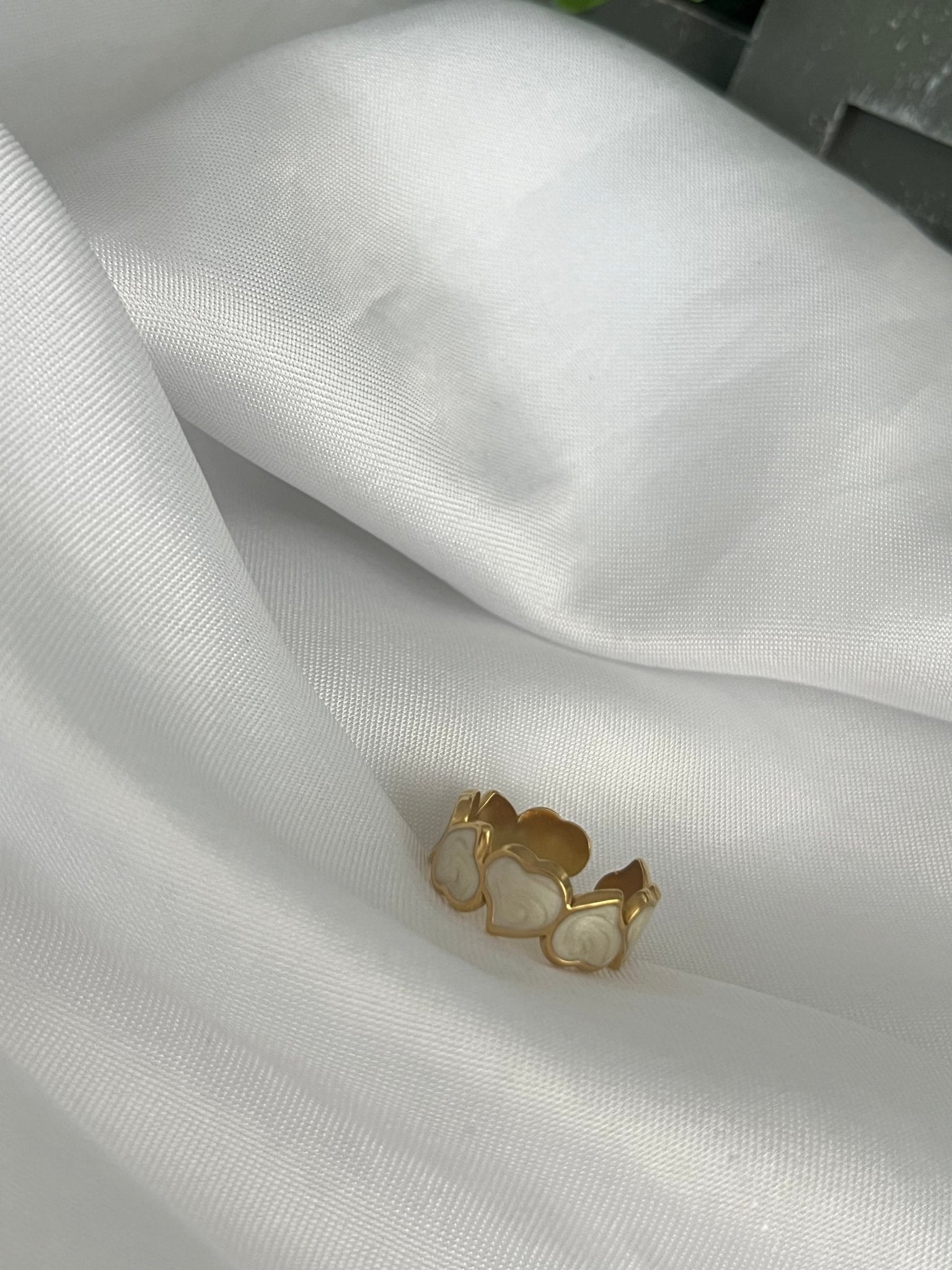 White hearts ring - Dolché JewelryDolché Jewelry